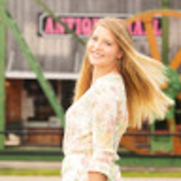 Meet your Posher, Caitlyn - Picture 1 of 1